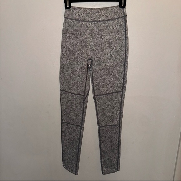 Gymshark and Victoria’s Secret Victoria Sport Total Knockout Leggings Size Small - Picture 2 of 15